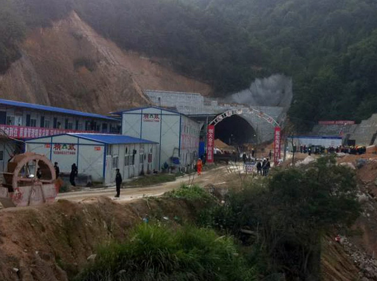 福建龙岩在建高速隧道发生坍塌 21人被埋