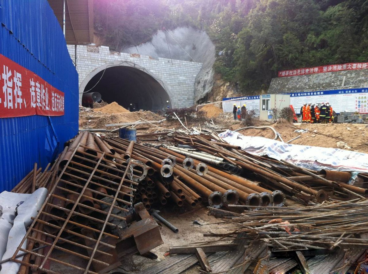 福建龙岩在建高速隧道发生坍塌 21人被埋