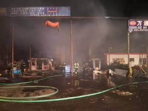 哈尔滨神州物流园区失火 未造成人员伤亡